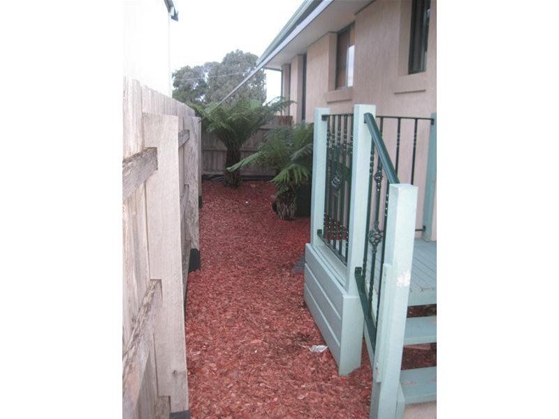 FRESHLY PAINTED UNIT IN AN IDEAL LOCATION!