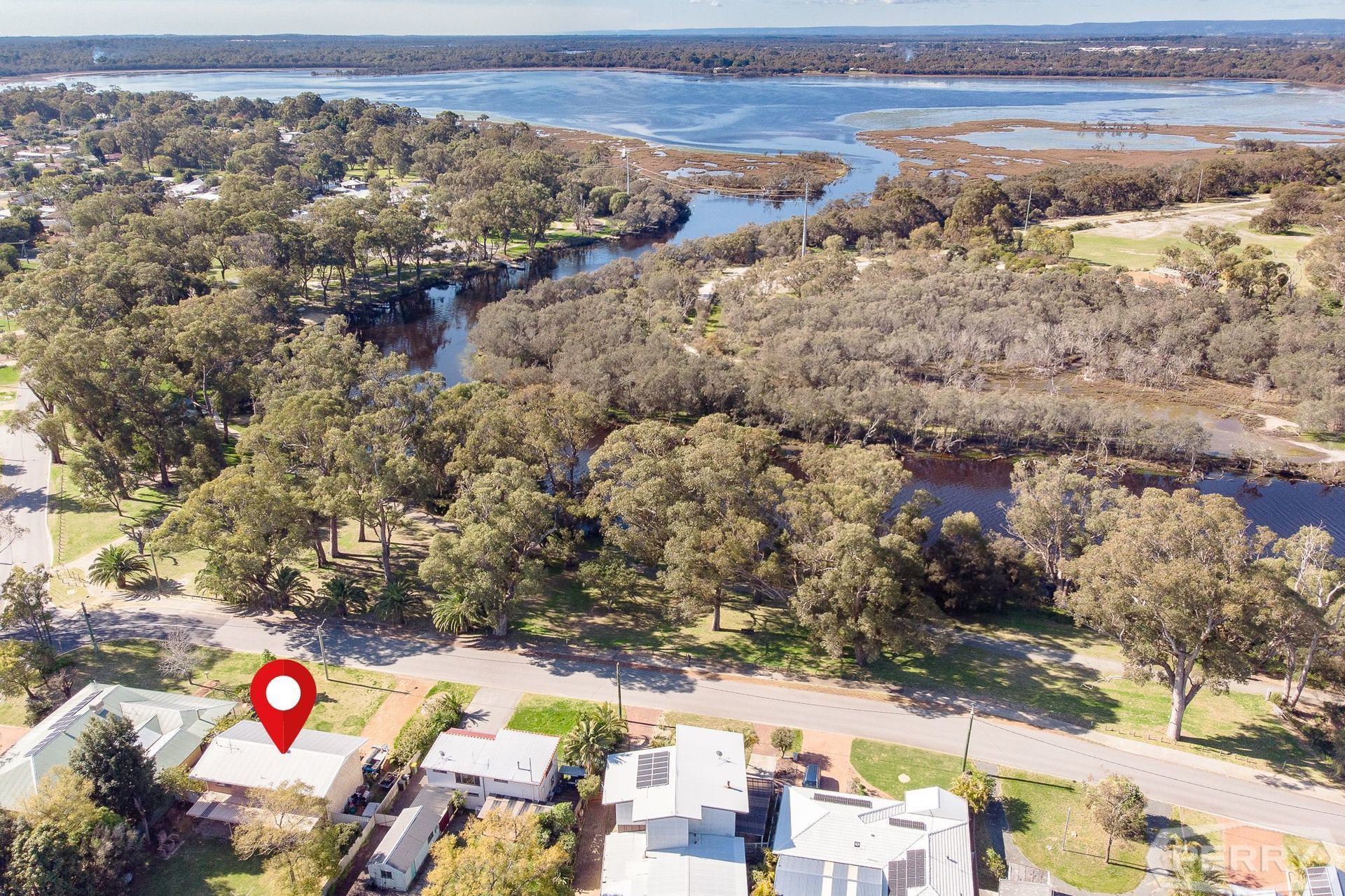 16 Redcliffe Road, Greenfields H.& N. PERRY