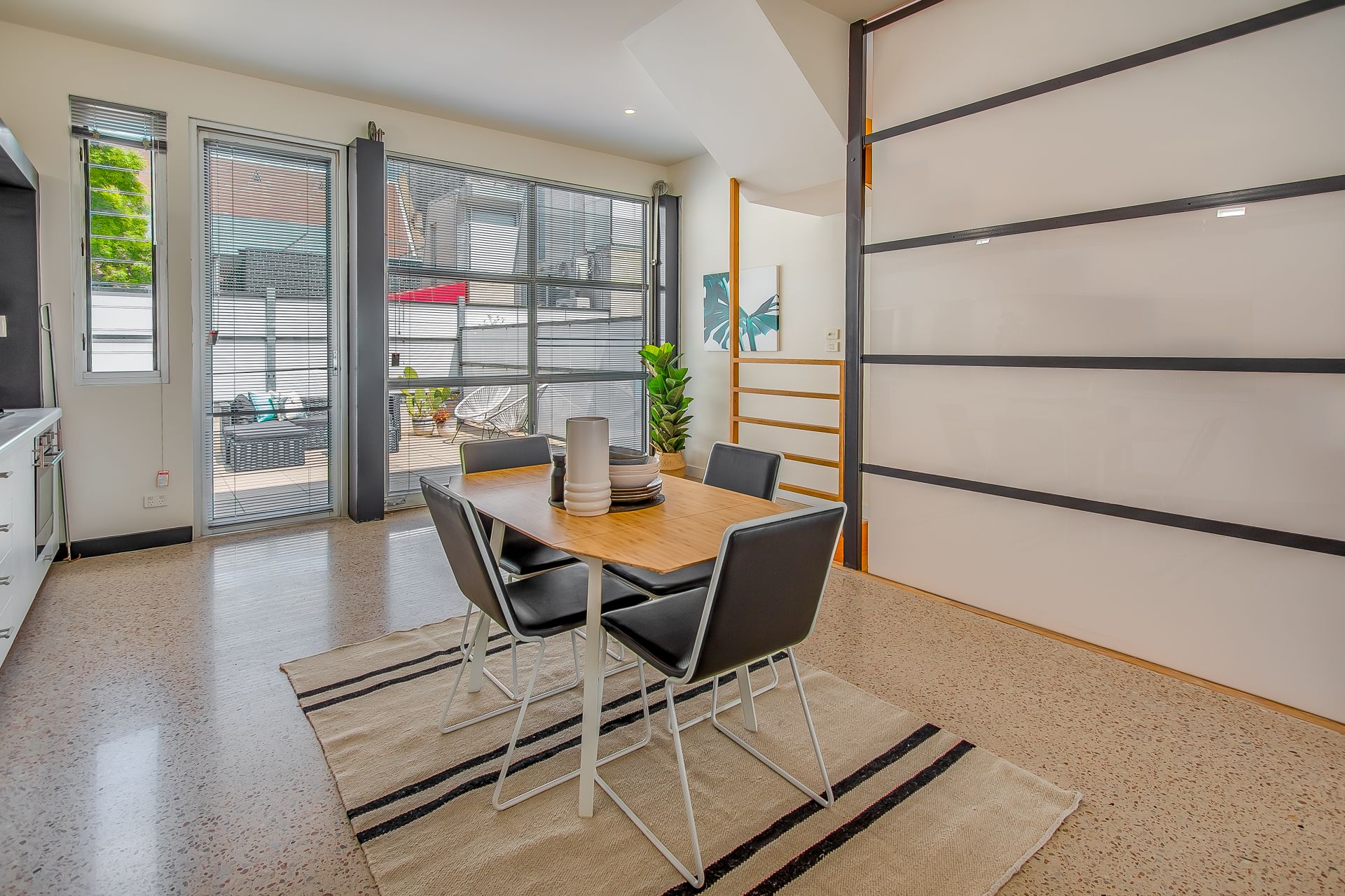 A Carefree Slice of Cosmopolitan Living