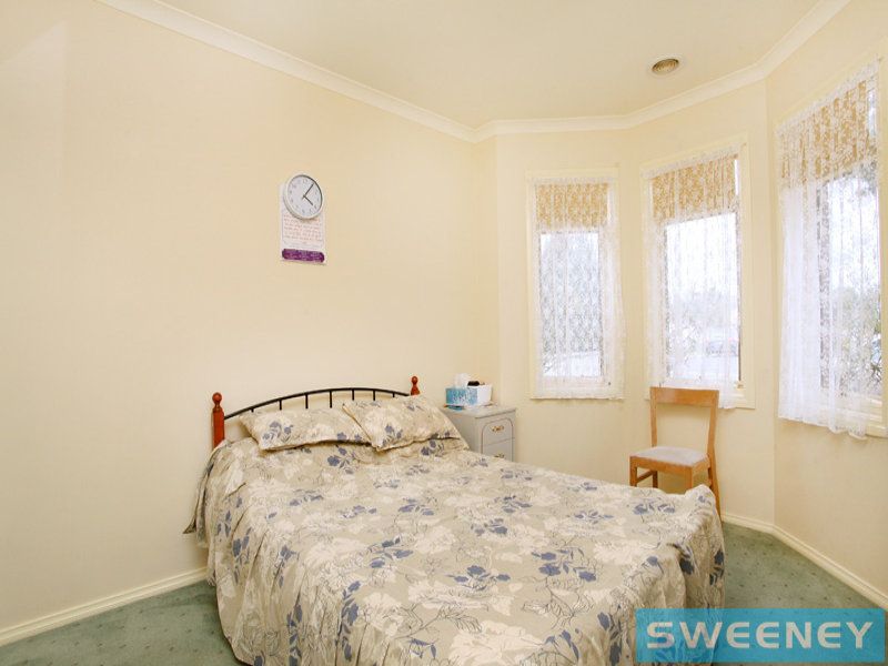 32 Naracoorte Drive, Caroline Springs - Thumbnail 6
