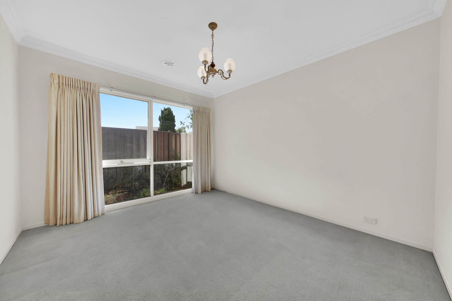 SPACIOUS FAMILY HOME!