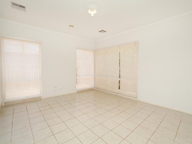 6 Barringo Way, Caroline Springs - Thumbnail 5