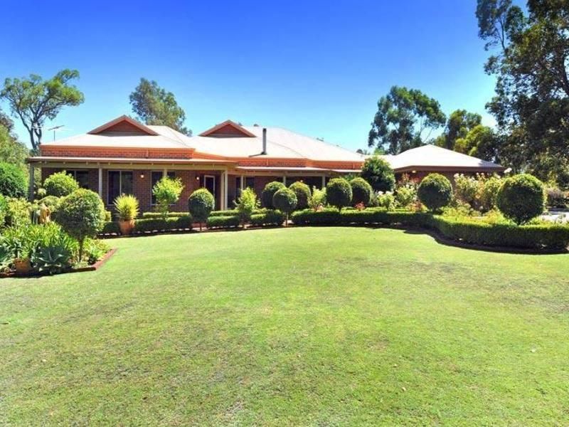 Real Estate For Sale 4 Roberts Road Leschenault , WA