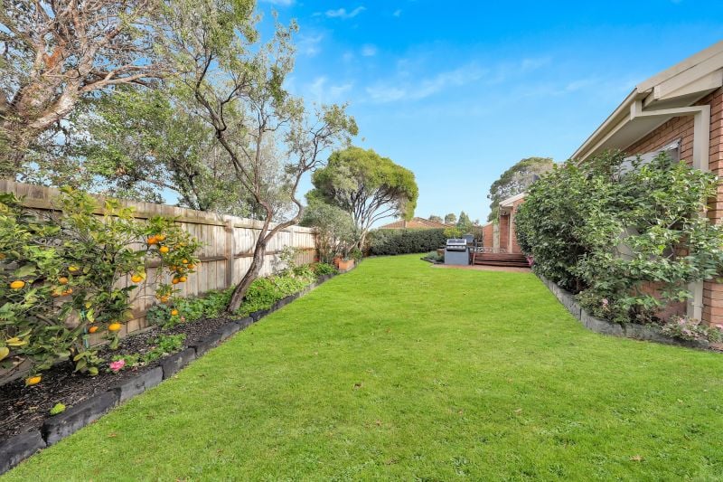 8 Nevern Court, Mill Park