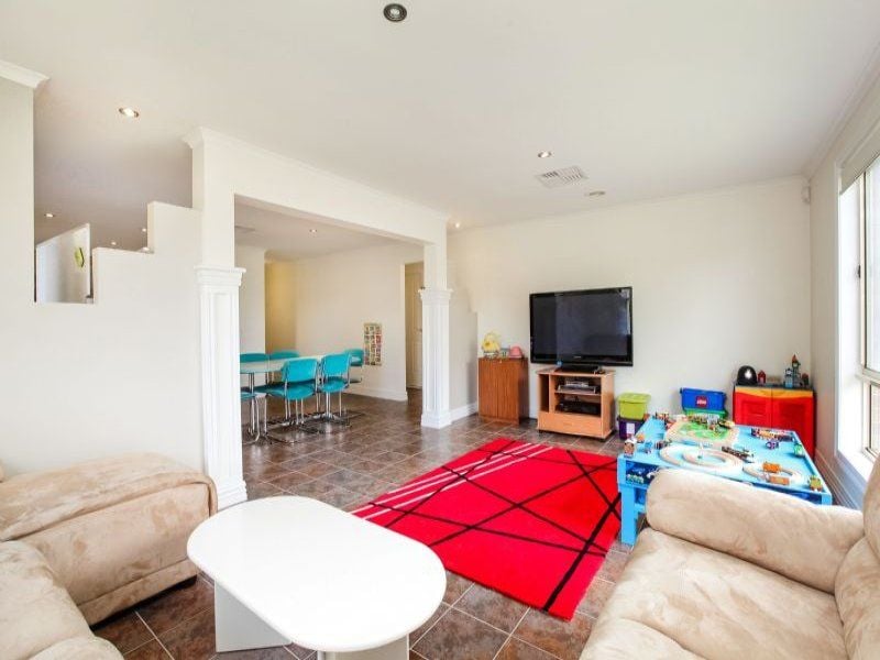 14 Yendon Close, Caroline Springs - Thumbnail 5