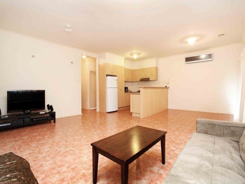 4 Lyme Park Circle, Caroline Springs - Thumbnail 3