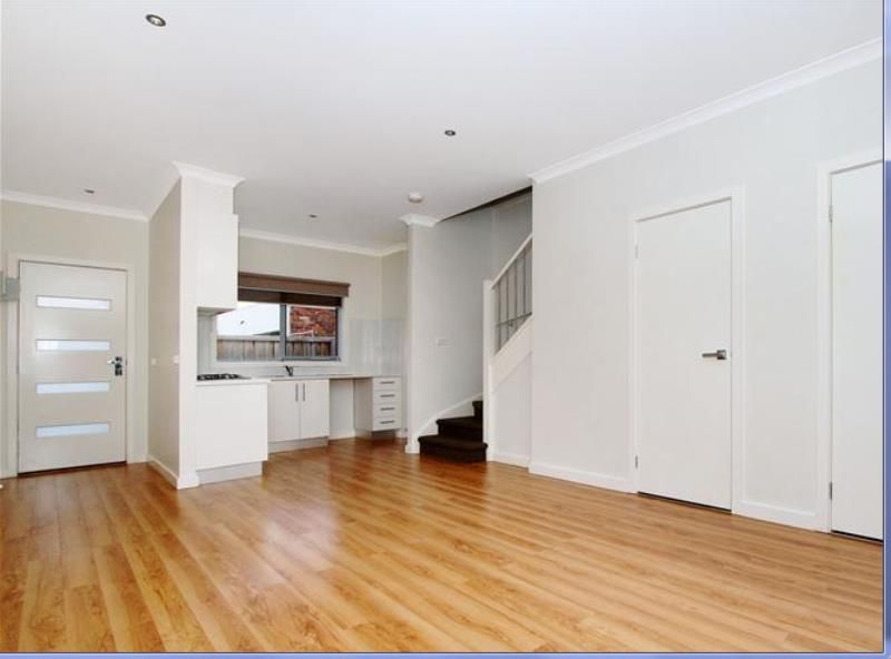 PRICE IS $270-$290PW LOOKING FOR A GREAT TENANT!