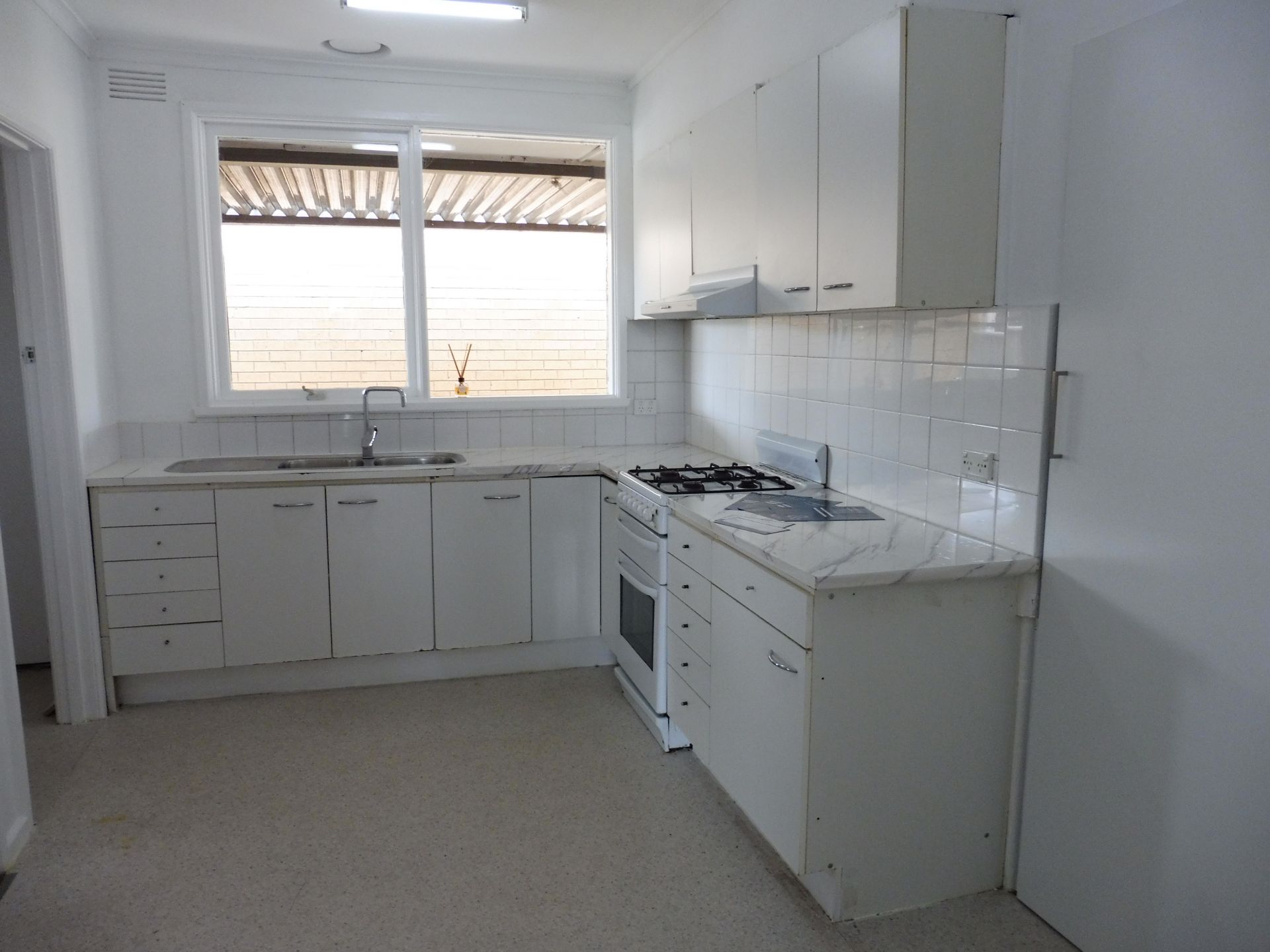 LOW MAINTENANCE PROPERTY IN AN IDEAL LOCATION