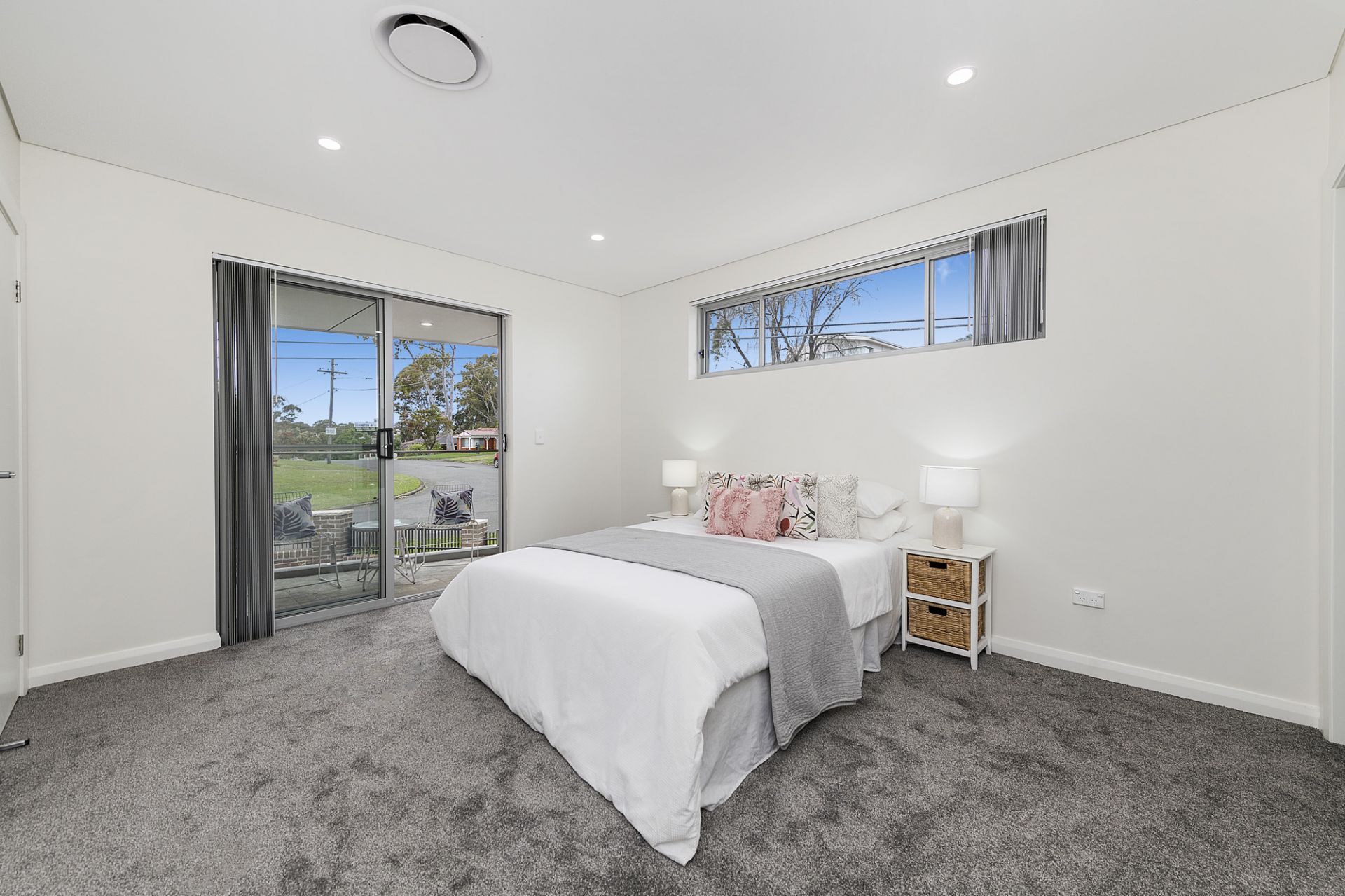 37 Donington Avenue, Georges Hall, Hall - Thumbnail 7