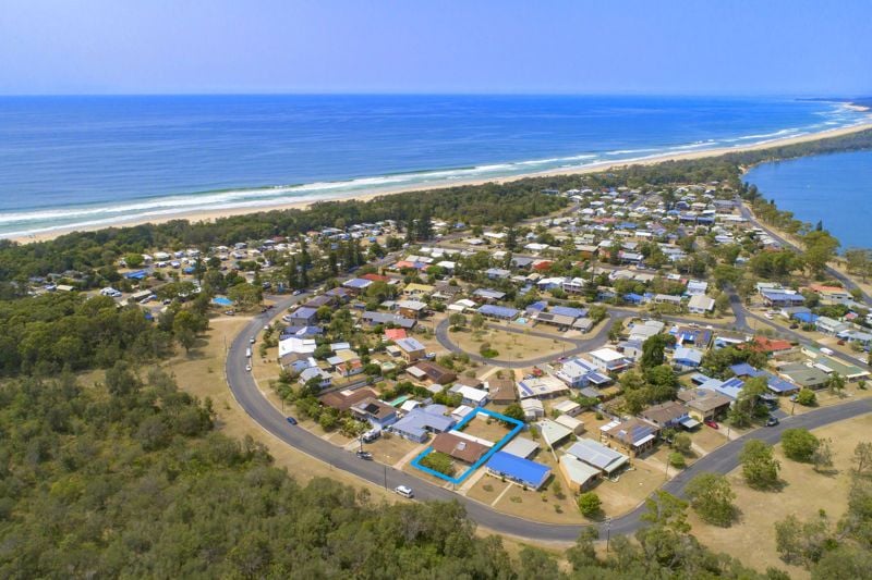 Real Estate For Sale 49 Beach Parade Mylestom , NSW