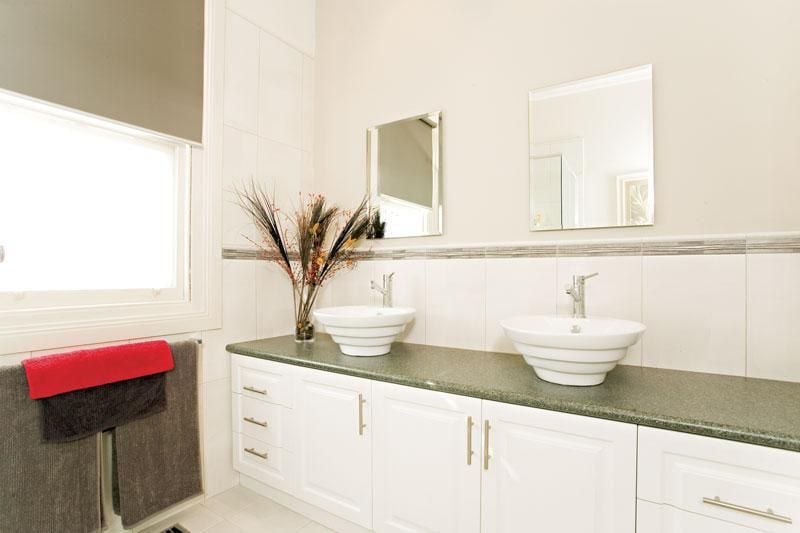 ** UNDER OFFER AWAITING PAYMENT**