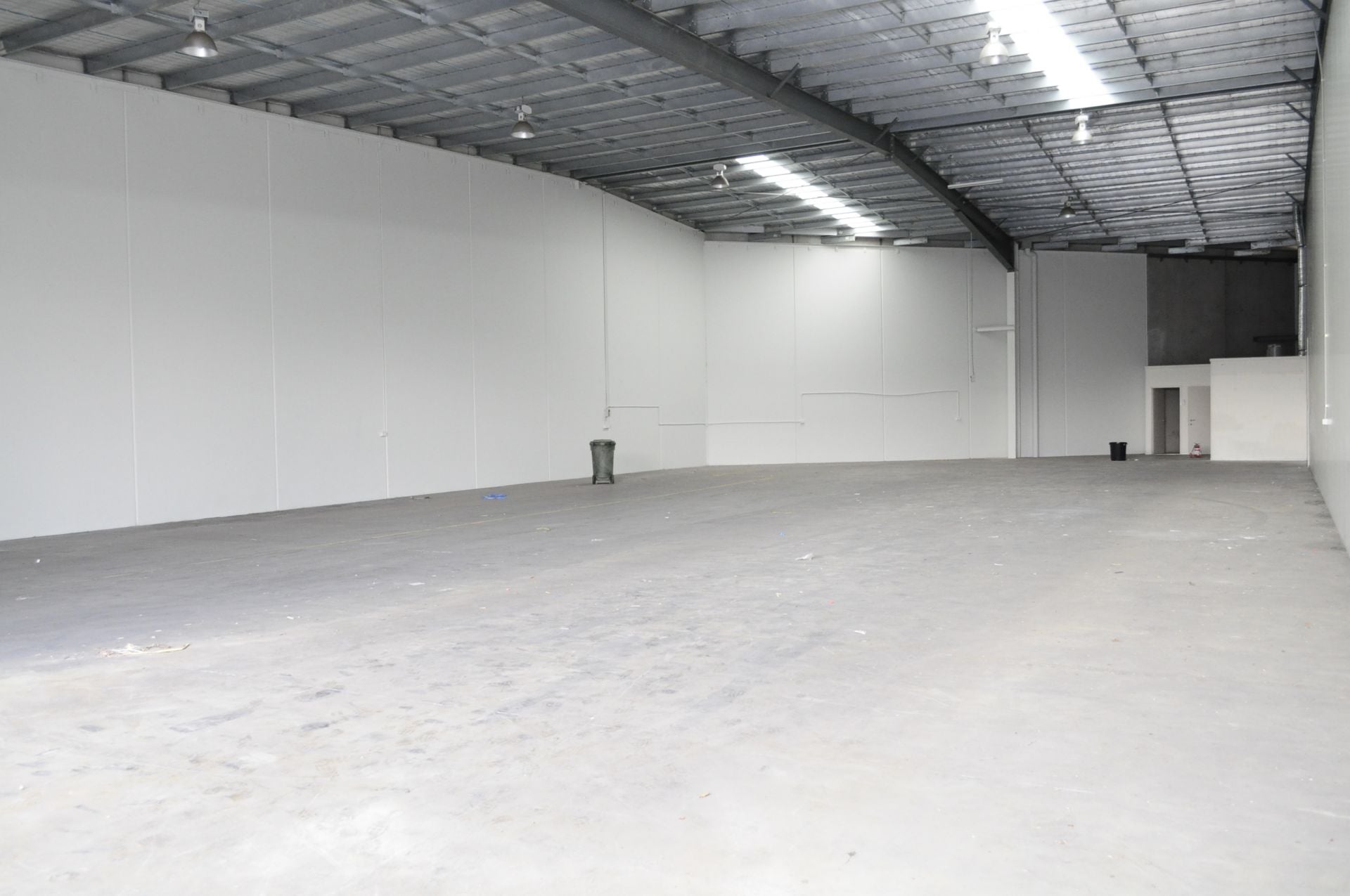 MAIN ROAD WAREHOUSE SHOWROOM