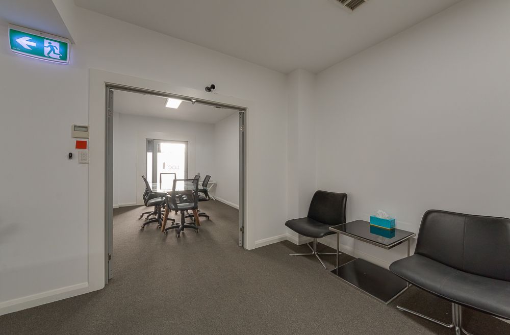FANTASTIC CENTRALLY BASED FREMANTLE OFFICE!
