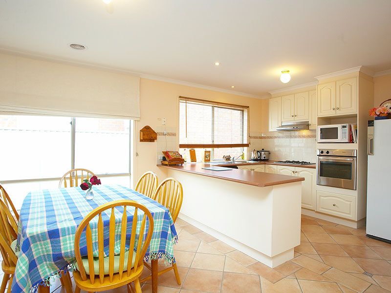 22 Lanaghan Avenue, Caroline Springs - Thumbnail 7