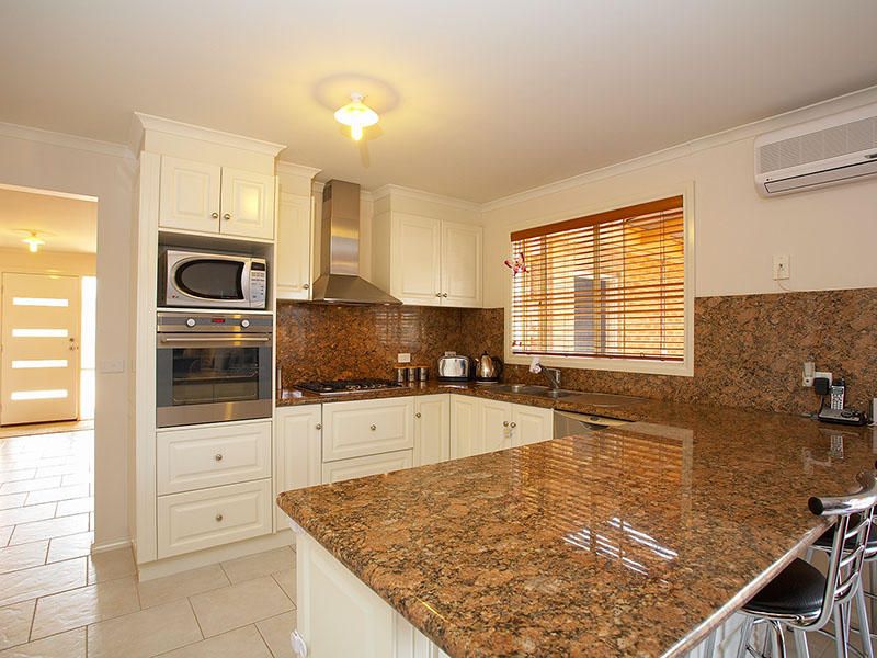 4 Bunya Close, Caroline Springs - Thumbnail 4