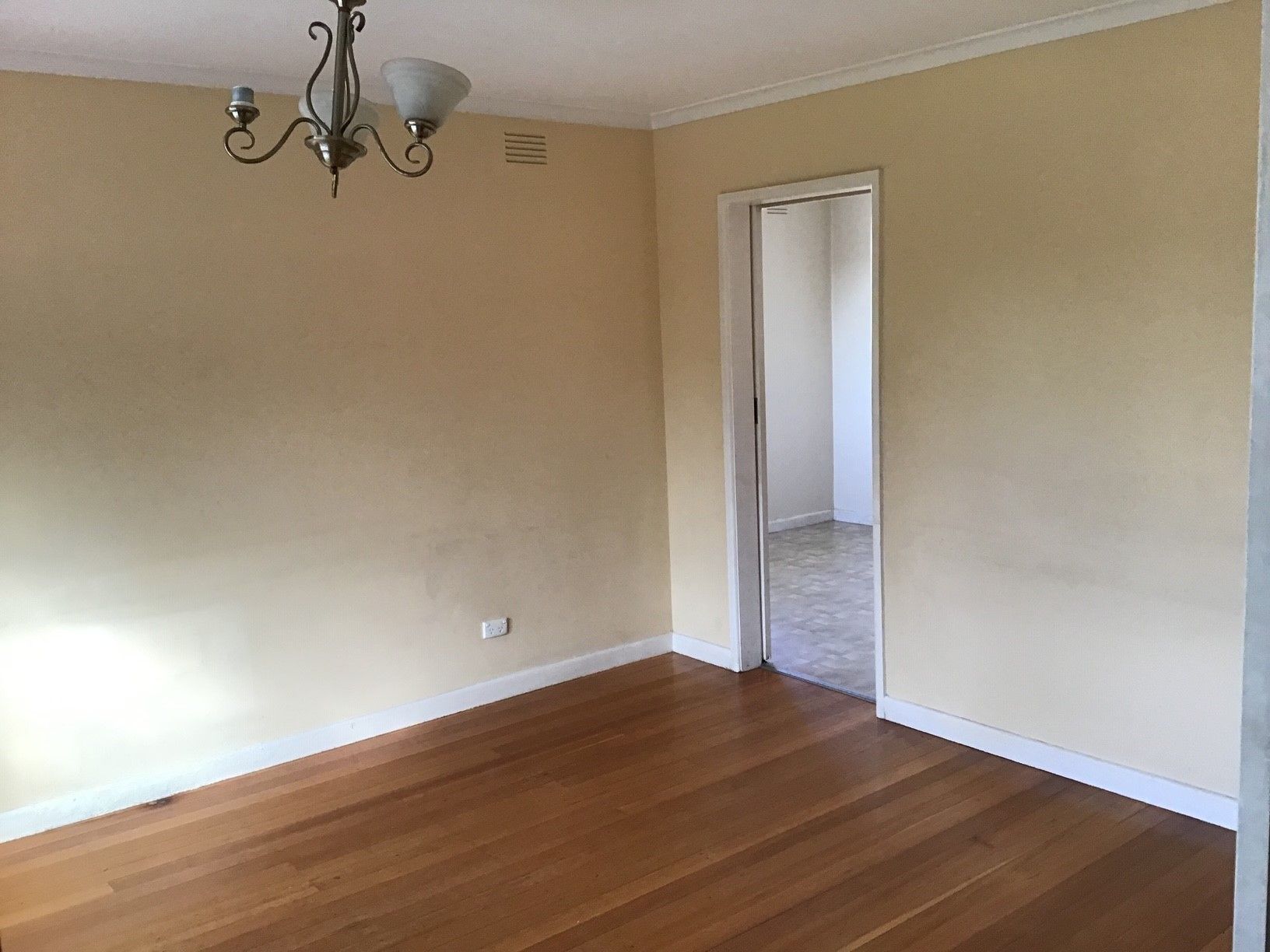 SPACIOUS THREE BEDROOM HOME IN GREAT LOCATION!
