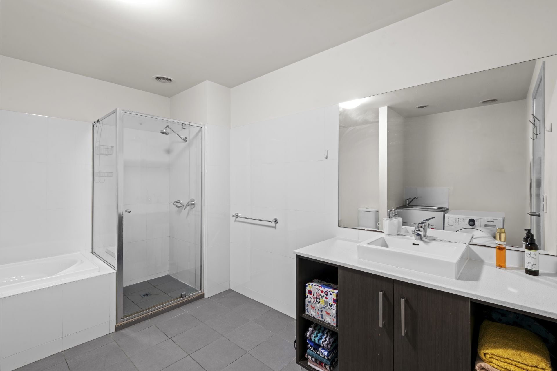 Stylish & Surprisingly Spacious Apartment
