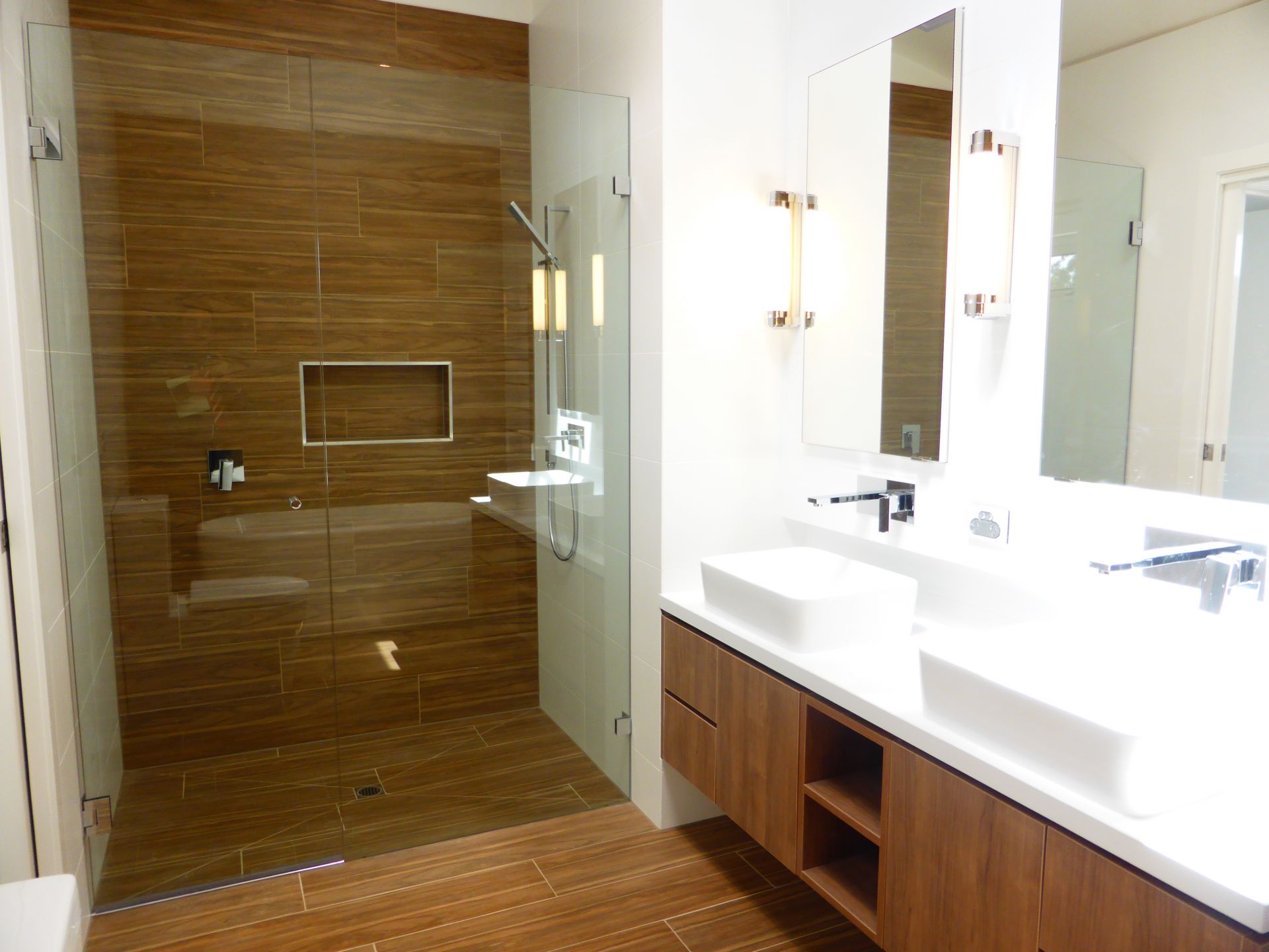Brand New Townhouse With A Contemporary Design In A Prime location!