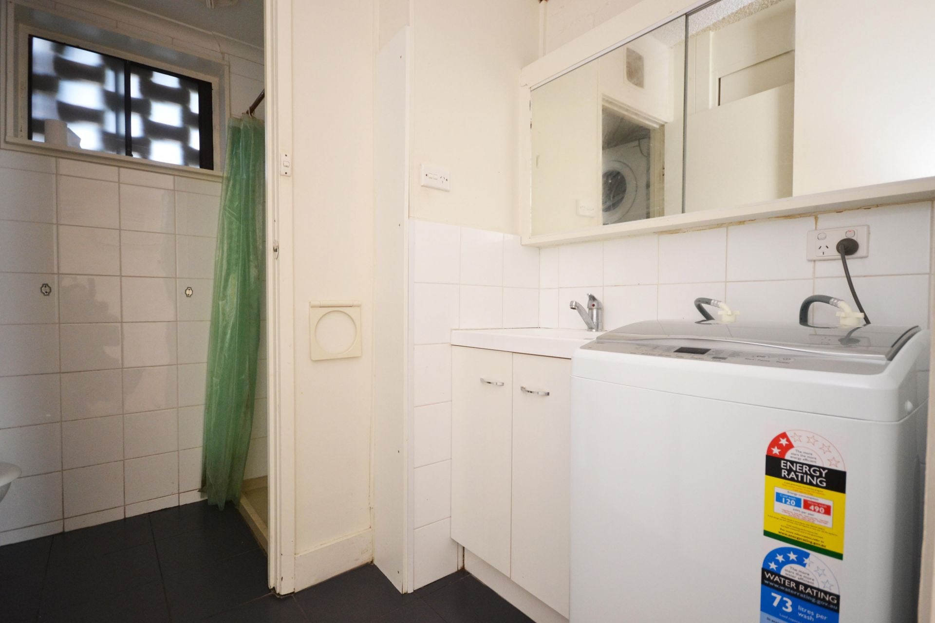 FULLY RENOVATED STUDIO - GREAT LOCATION!