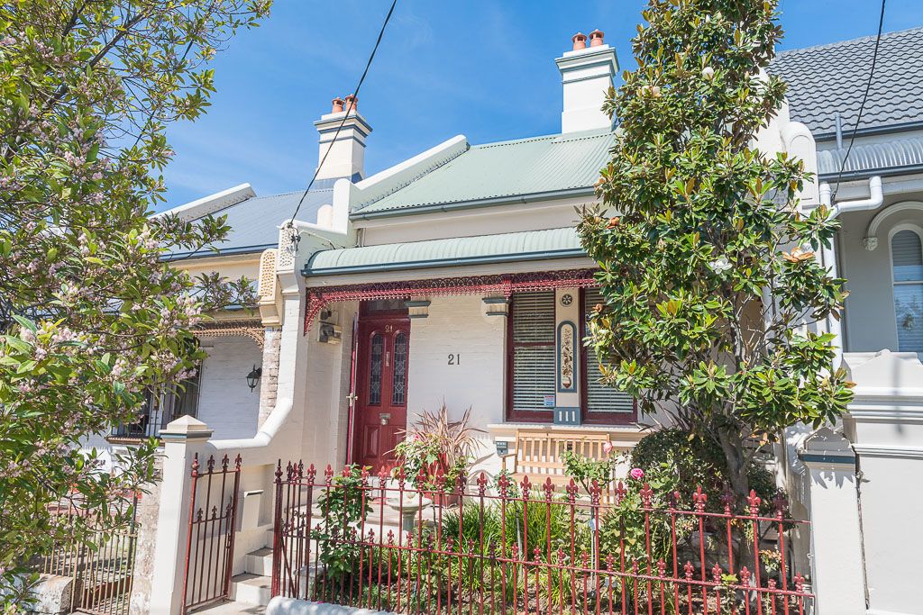 SOLD - A Leafy Sanctuary of Privacy and Style