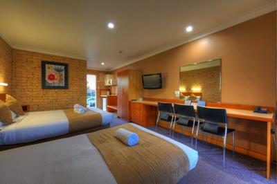 MOTEL LEASEHOLD FOR SALE - BEAUTIFUL PRESENTATION - MID NTH COAST