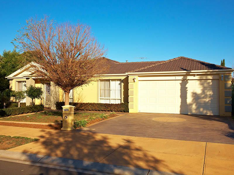 6 Creekbank Place, Caroline Springs - Thumbnail 2