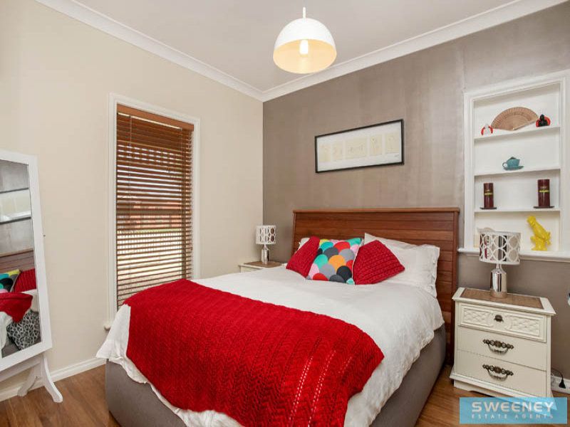 27 Naracoorte Drive, Caroline Springs - Thumbnail 8