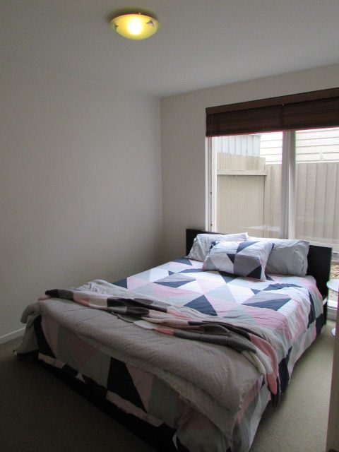 **Room available in 2 bedroom unit house share**