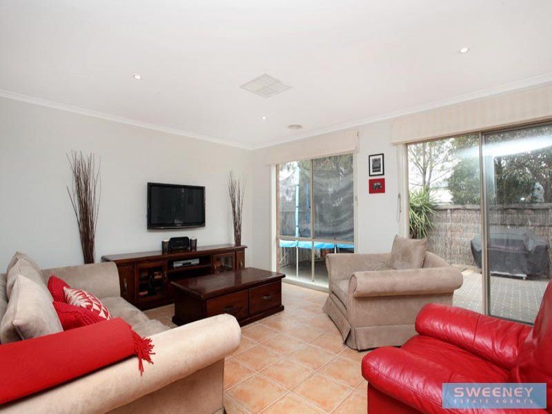 18 Broadhurst Way, Caroline Springs - Thumbnail 6