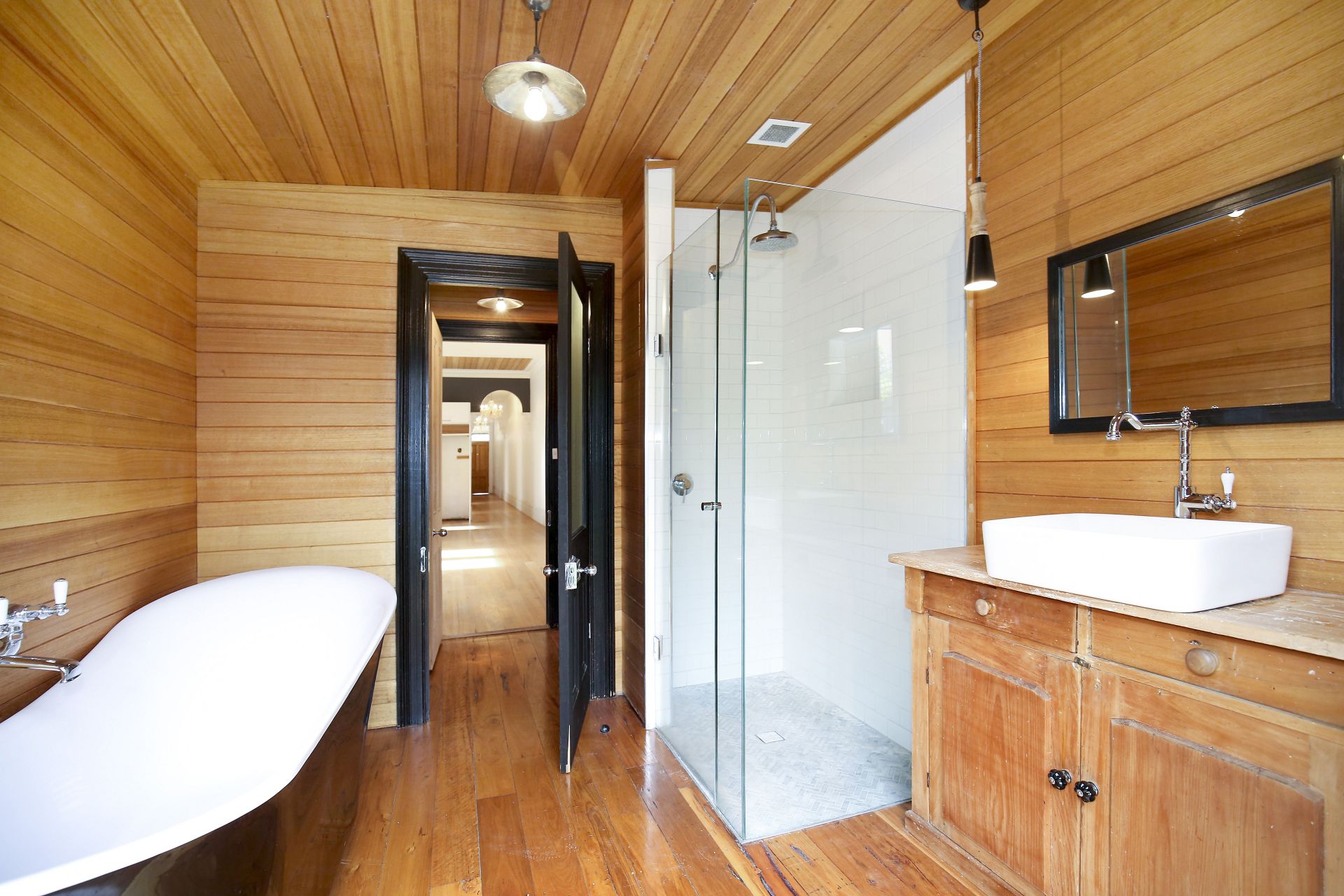 CAPTIVATING MODERN VICTORIAN