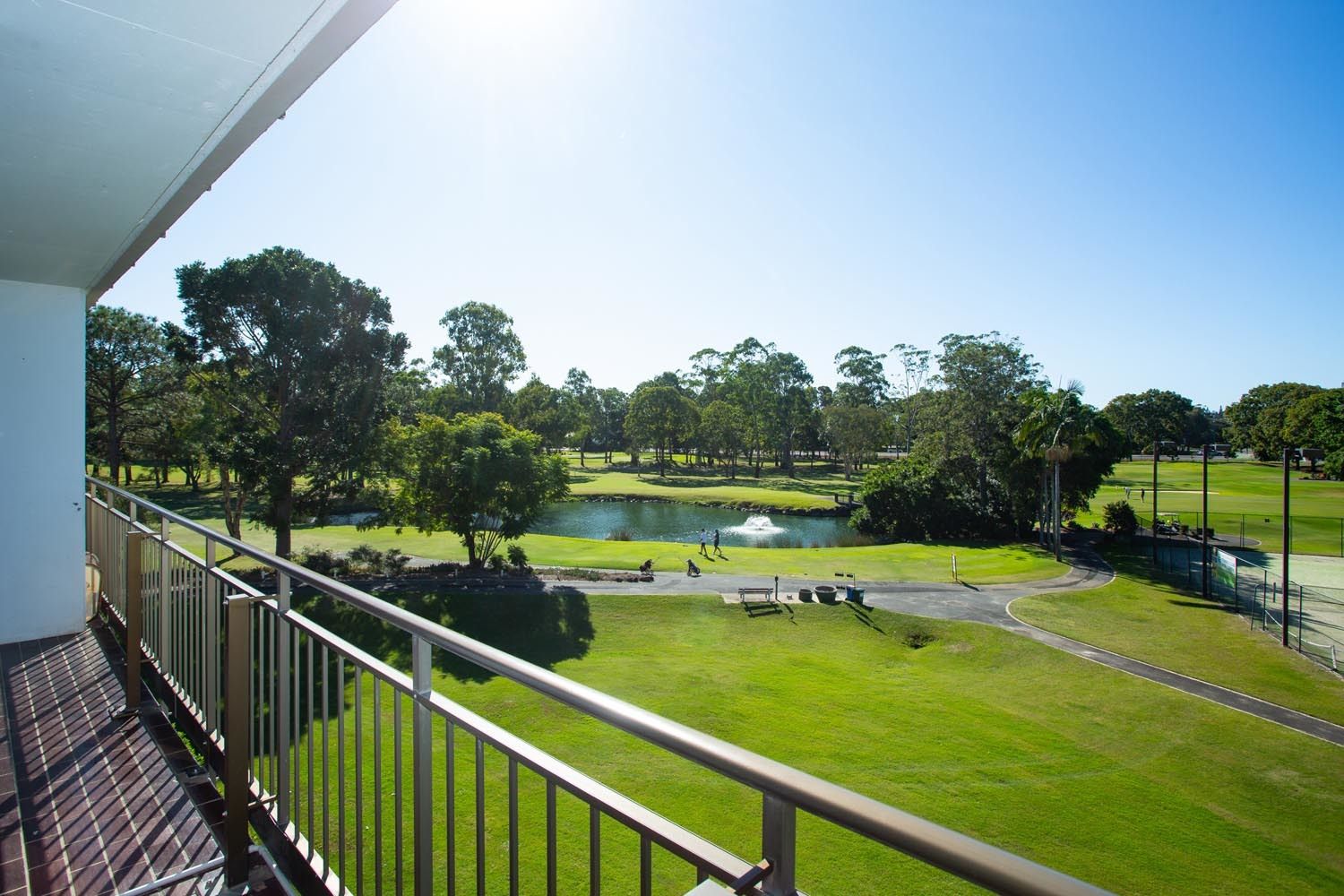 Real Estate For Sale 18/11 Fairway Drive CLEAR ISLAND WATERS , QLD