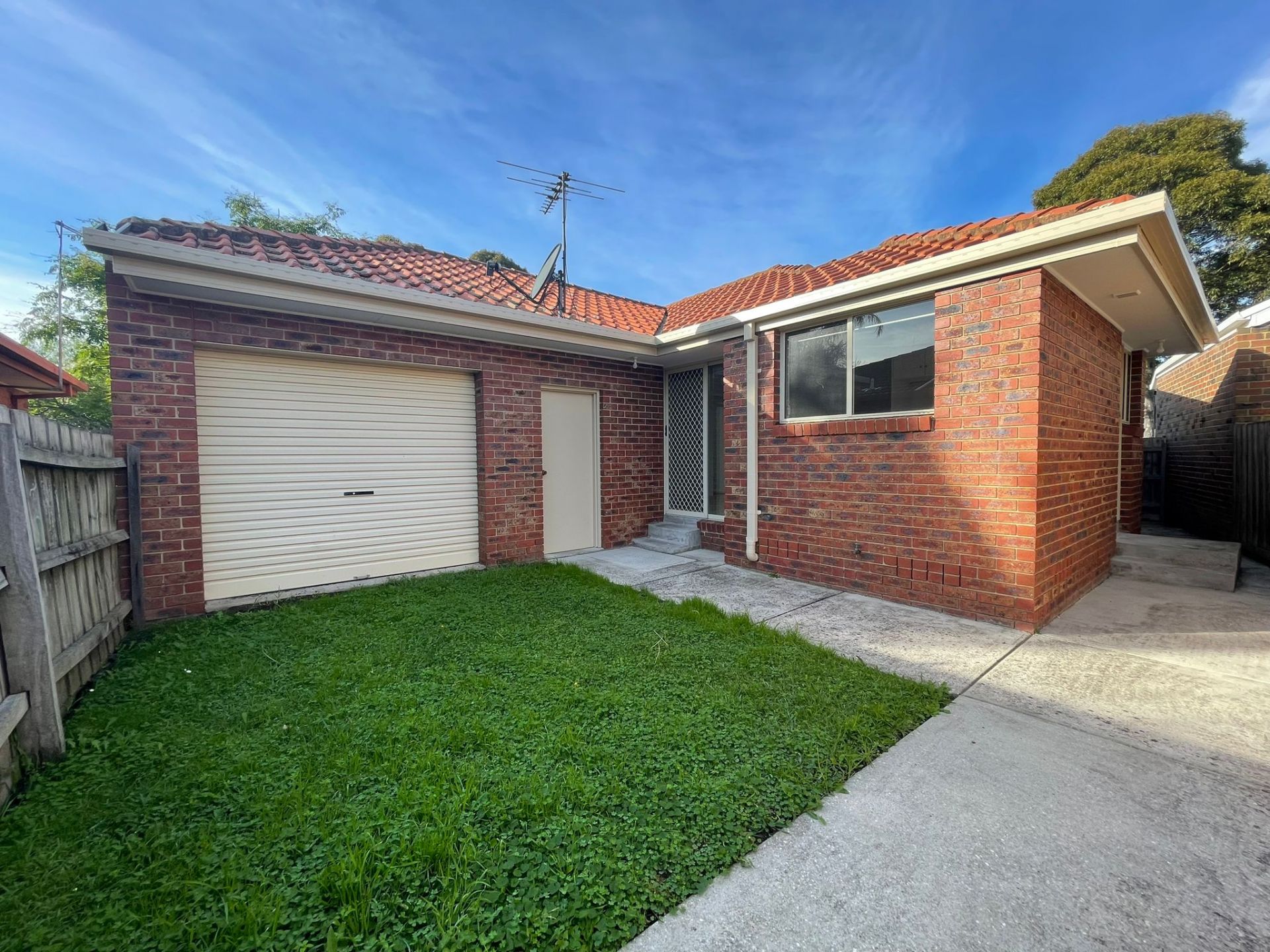 Affordable, Low Maintenance & Double Garage...