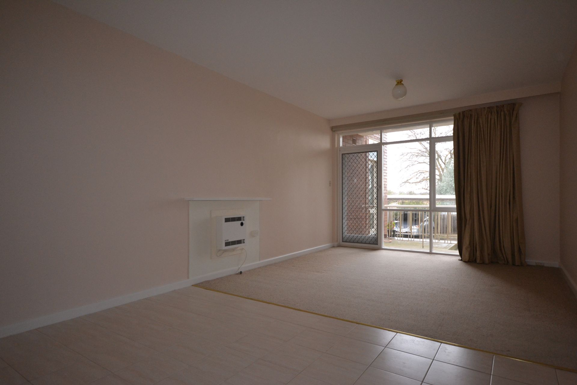 LARGE ONE BEDROOM APARTMENT IN A SOUGHT AFTER LOCATION