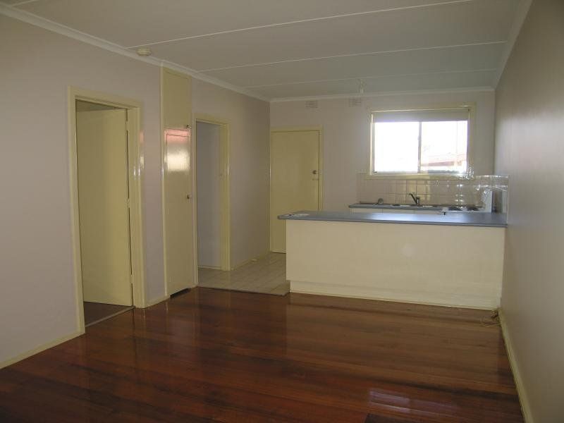 CUTE & COSY, BEST LOCATION!