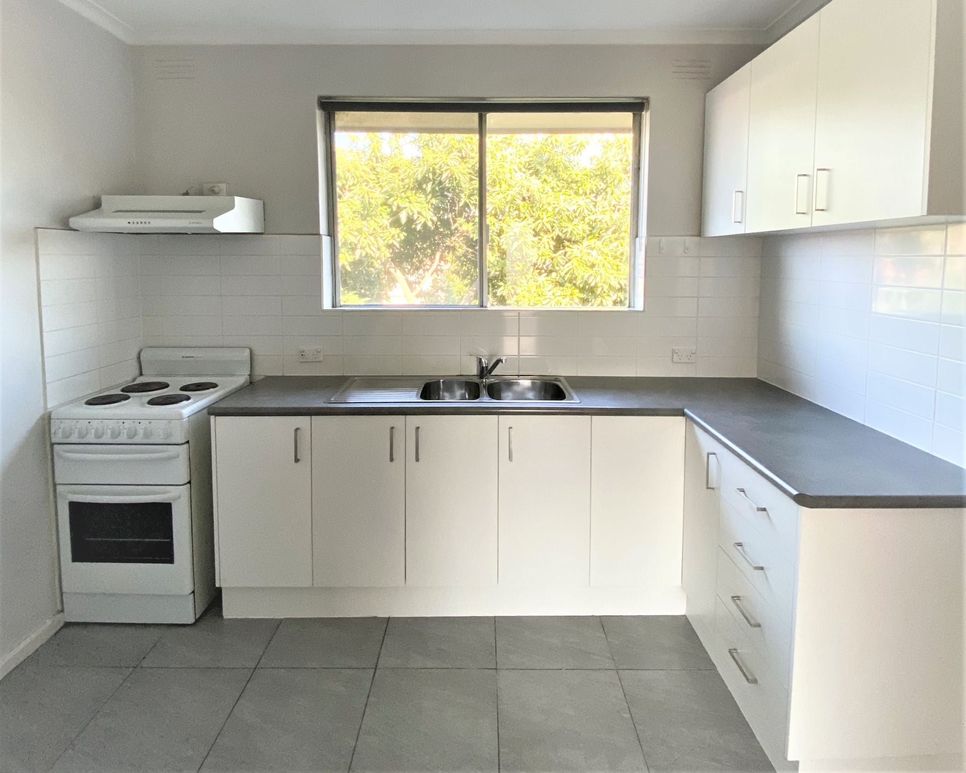 Large, updated 2 bedroom unit!