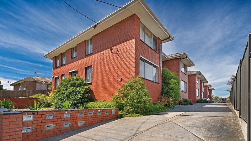 Two Bedroom Apartment in Quiet Street!