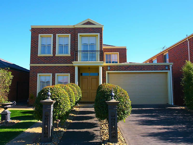12 Lake Eyre Place, Caroline Springs - Thumbnail 2