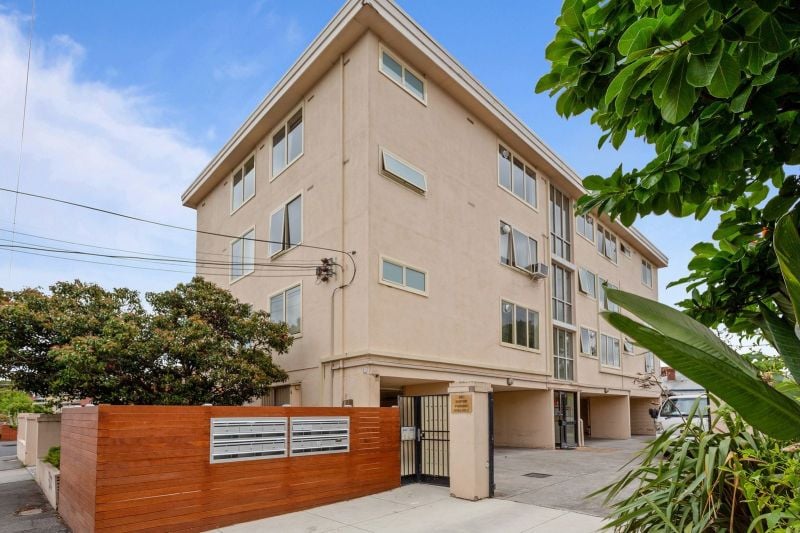 10/15 De Carle Street, Brunswick