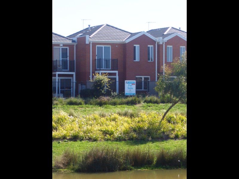 4/30 The Parkway, Caroline Springs - Thumbnail 2