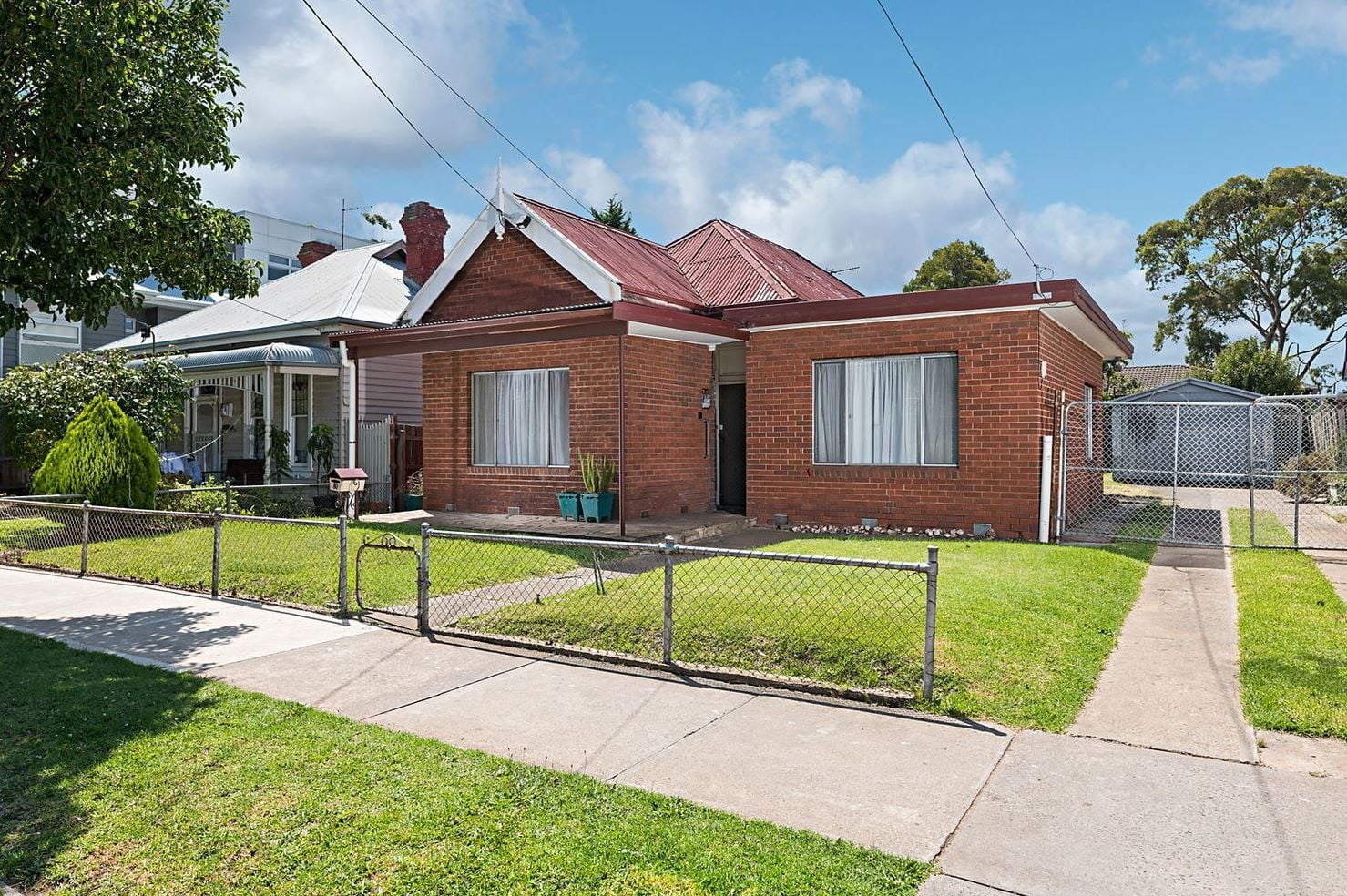 COMFORTABLE LIVING IN PRESTON CENTRAL