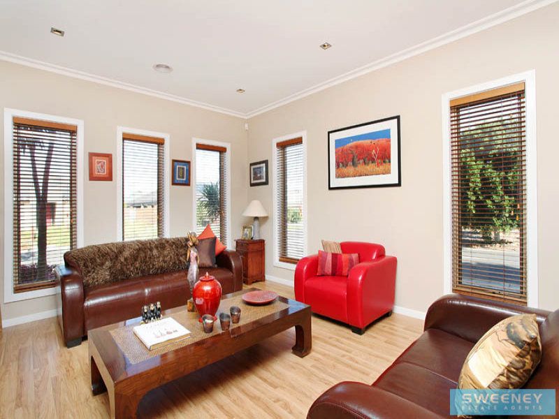 6 Glen Drouitt Drive, Caroline Springs - Thumbnail 3