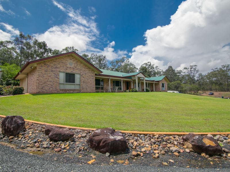 HUGE HOME + 18 CAR ACCOM ON 3.14 ACRES ONLY 7 KMS FROM IPSWICH CBD