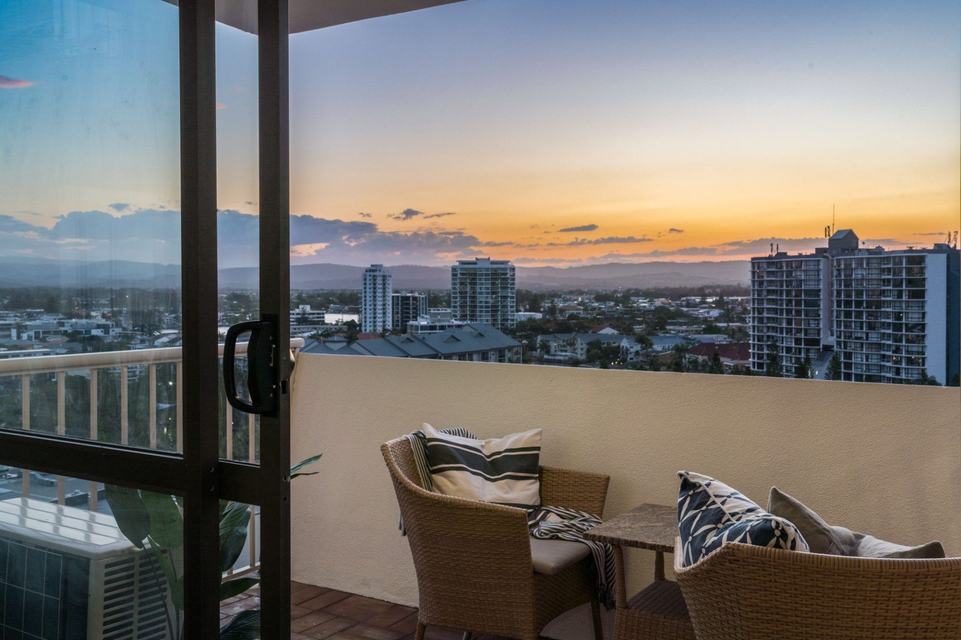 118/3049 Surfers Paradise Boulevard, Surfers Paradise - Thumbnail 4