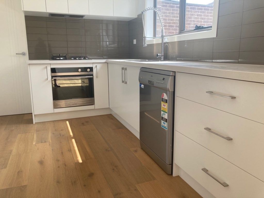 Modern Townhouse In Prim Location