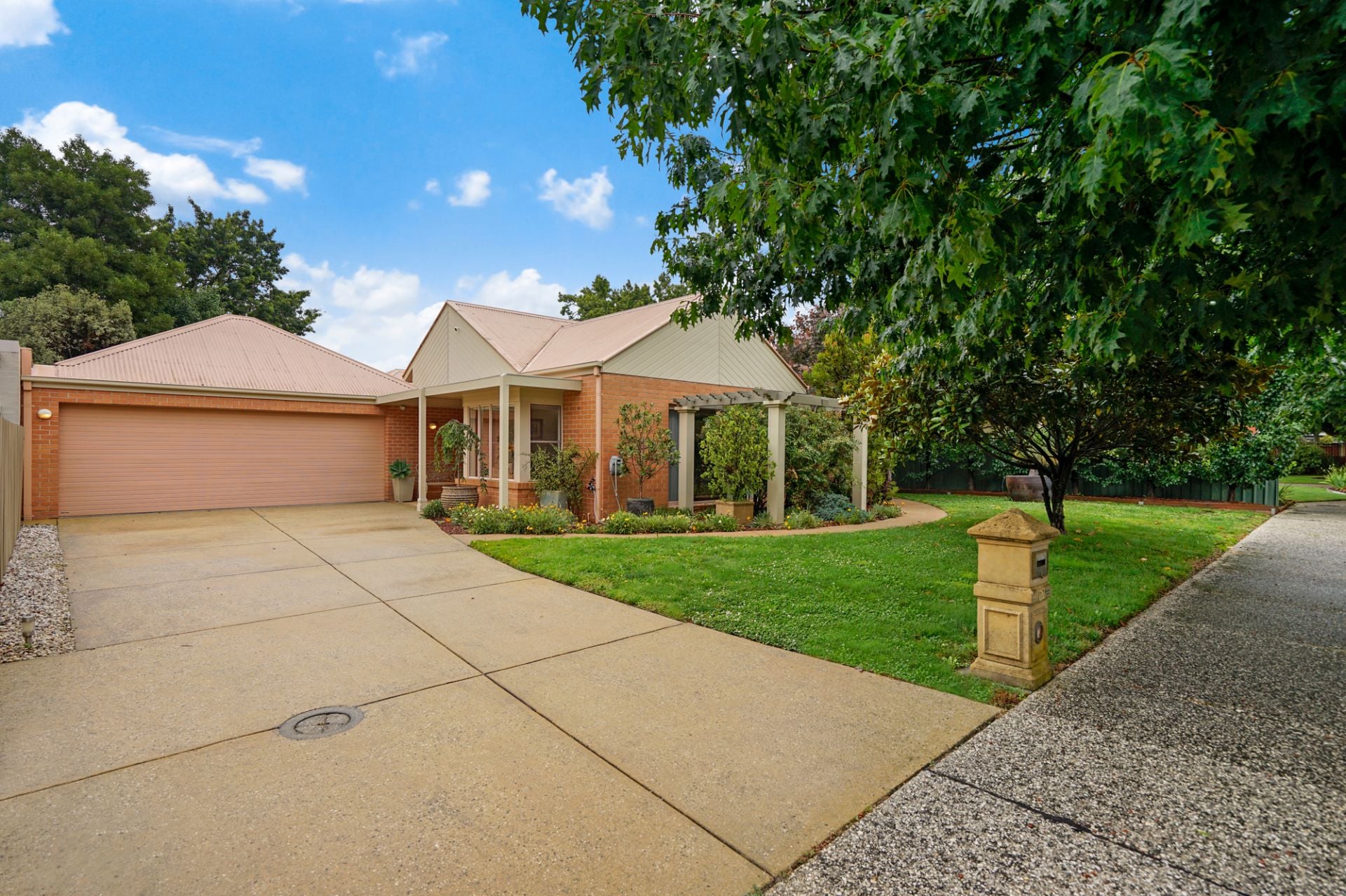 17 St Glens  Way, Lake Gardens, Lake Gardens - Thumbnail 4