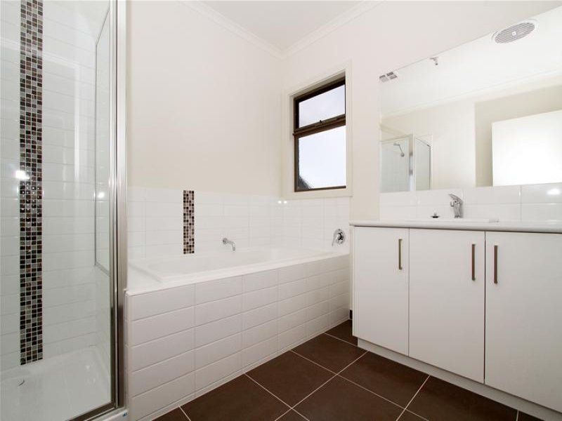 FANTASTIC TOWNHOUSE AWAITS!!