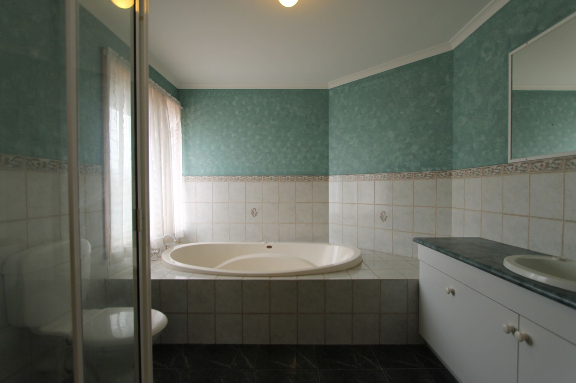 Lovely Family Home With Heated Swimming Pool