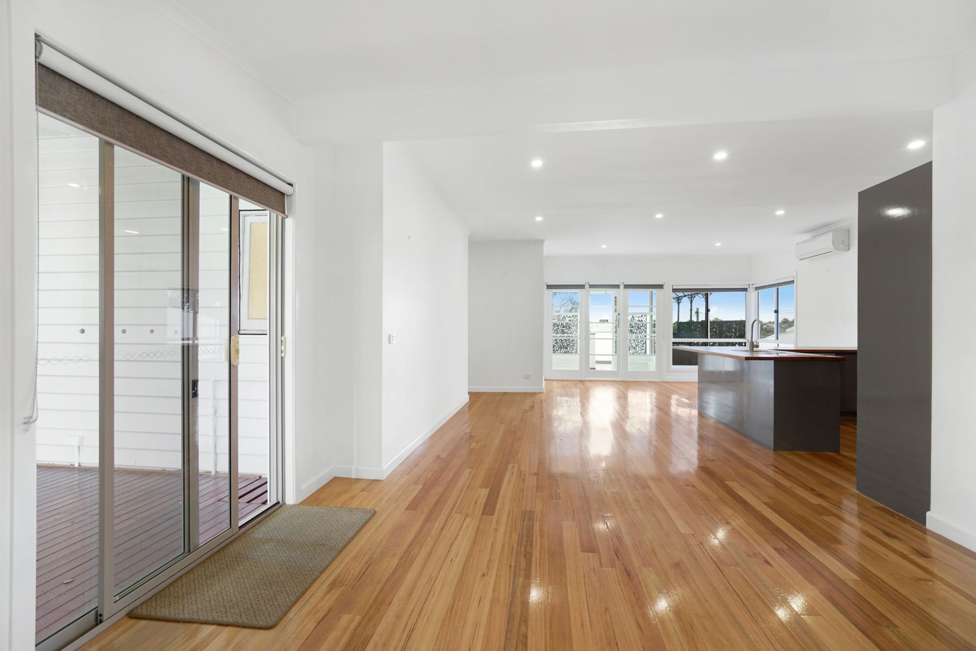 304 Elsworth Street West, Mount Pleasant, Mount Pleasant, Mount Pleasant - Thumbnail 4