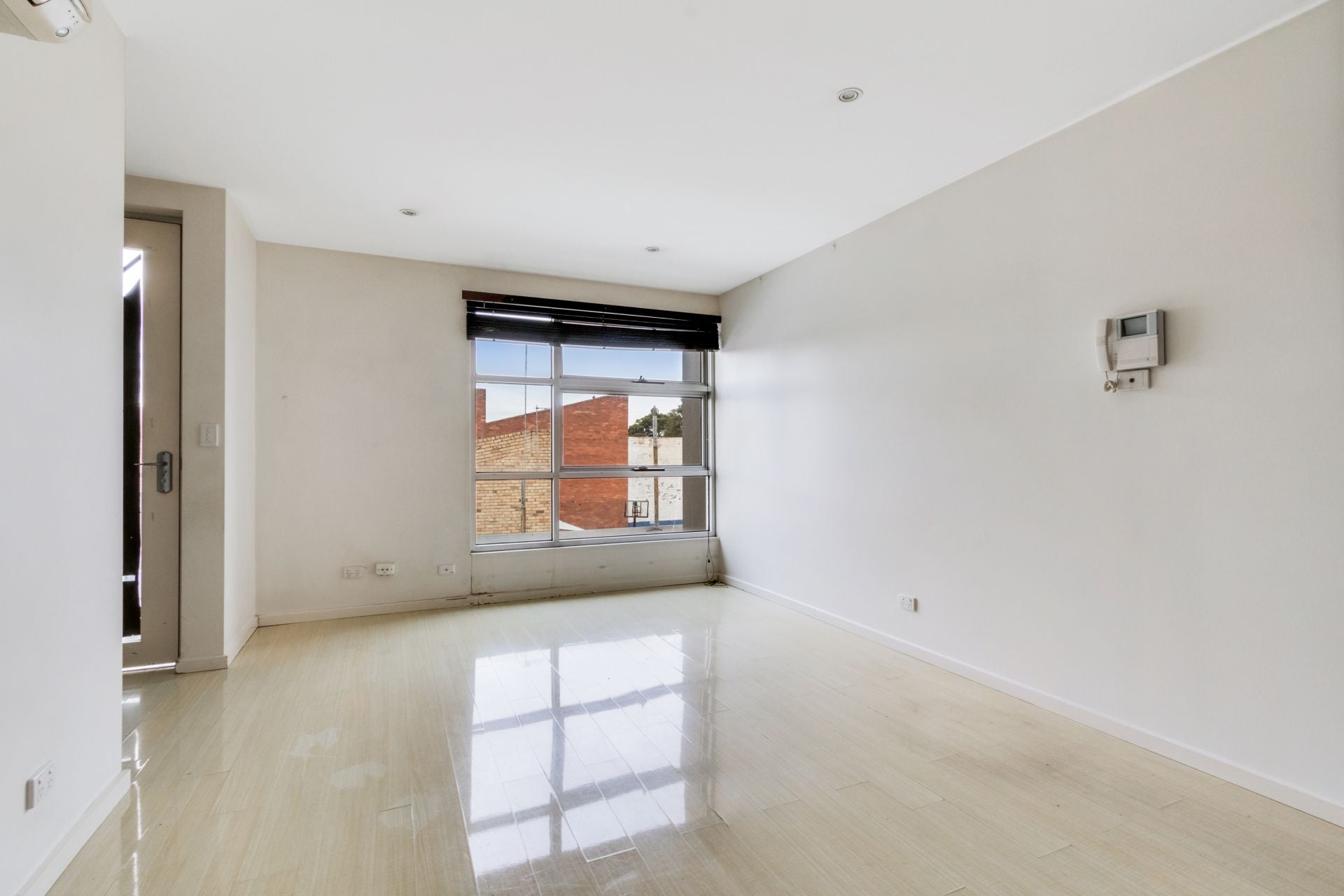 OPEN LIVING AND CONVENIENCE!