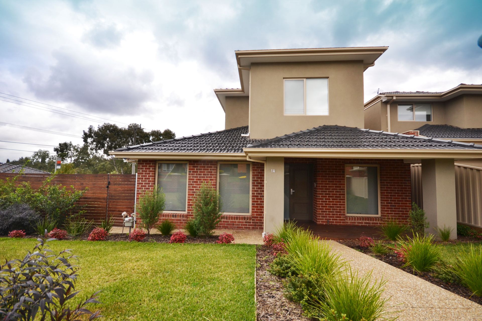 CONTEMPORARY DELIGHT – THE EPITOME OF ELEGANCE OVERLOOKING PARKLANDS